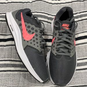 Nike-Downshift7 size 9.5 grey/pink slightly worn- no box
